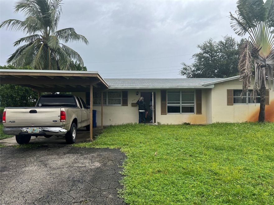 Great location with spacious yard.  Incredible opportunity for a DIY owner!  Permit shows 2018 roof. Cash only offers. PLEASE READ BROKER REMARKS Great location with spacious yard.  Incredible opportunity for a DIY owner!  Permit shows 2018 roof. Cash only offers.