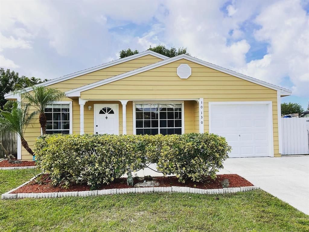 Photo of 10130 Pinafore Lane Ln, Royal Palm Beach, FL 33411 (MLS # R10786289)