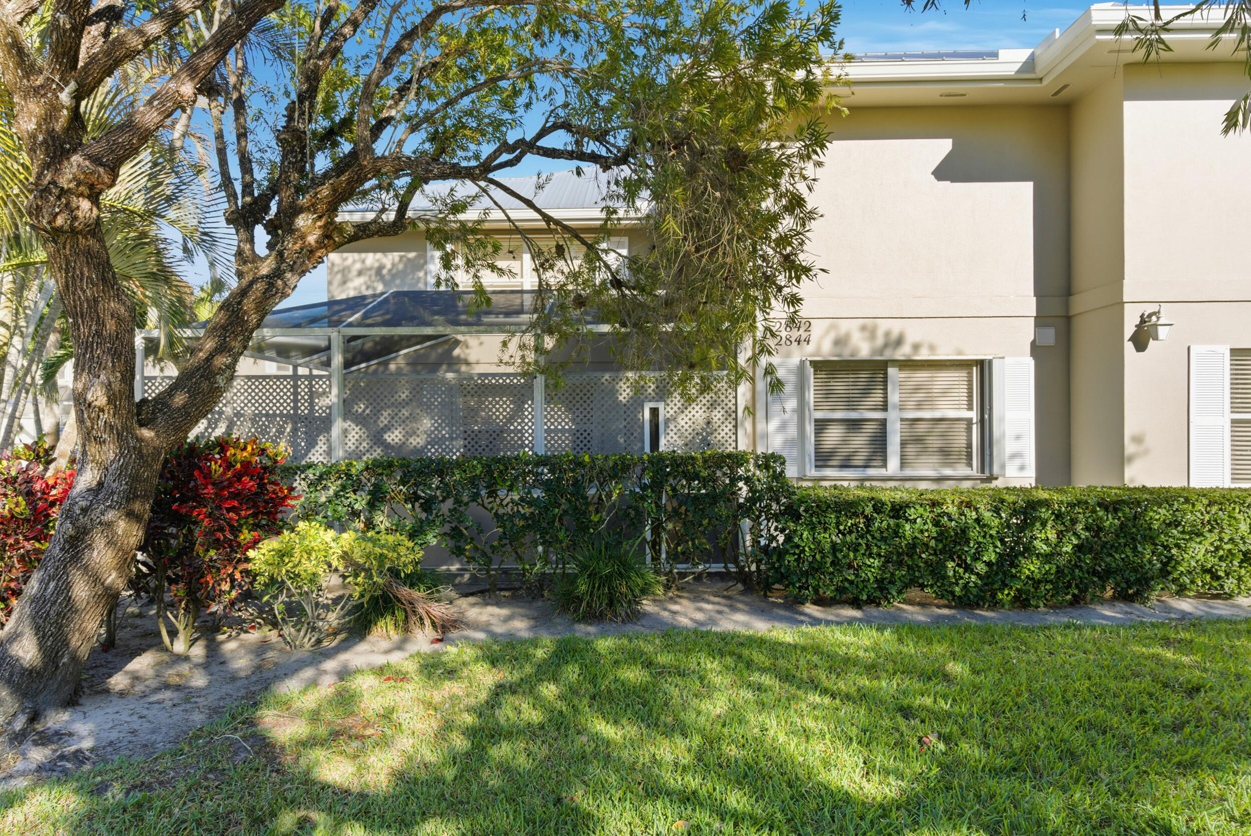 2842 SW Lakemont Place