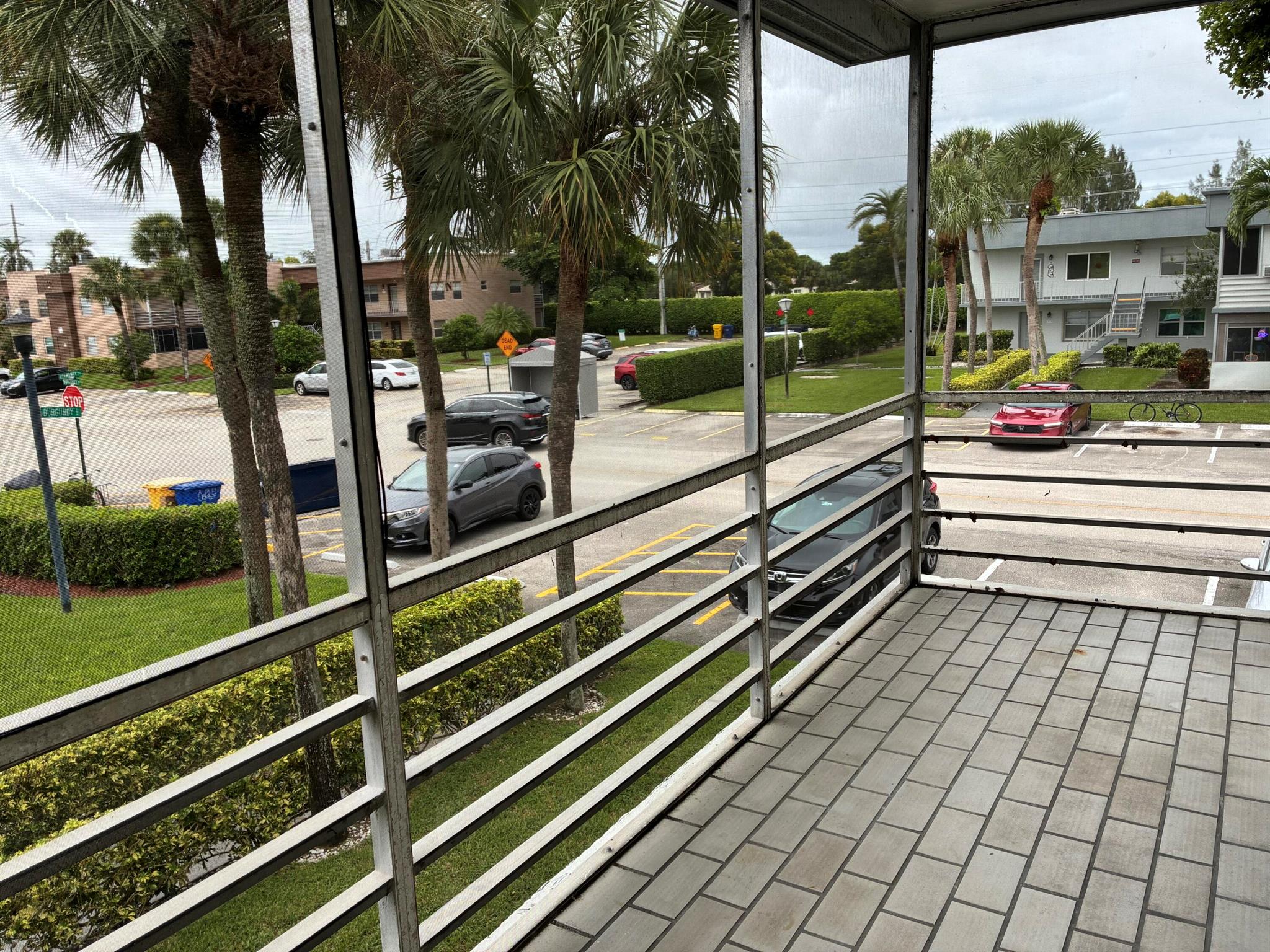 KINGS POINT BURGUNDY COND - Residential