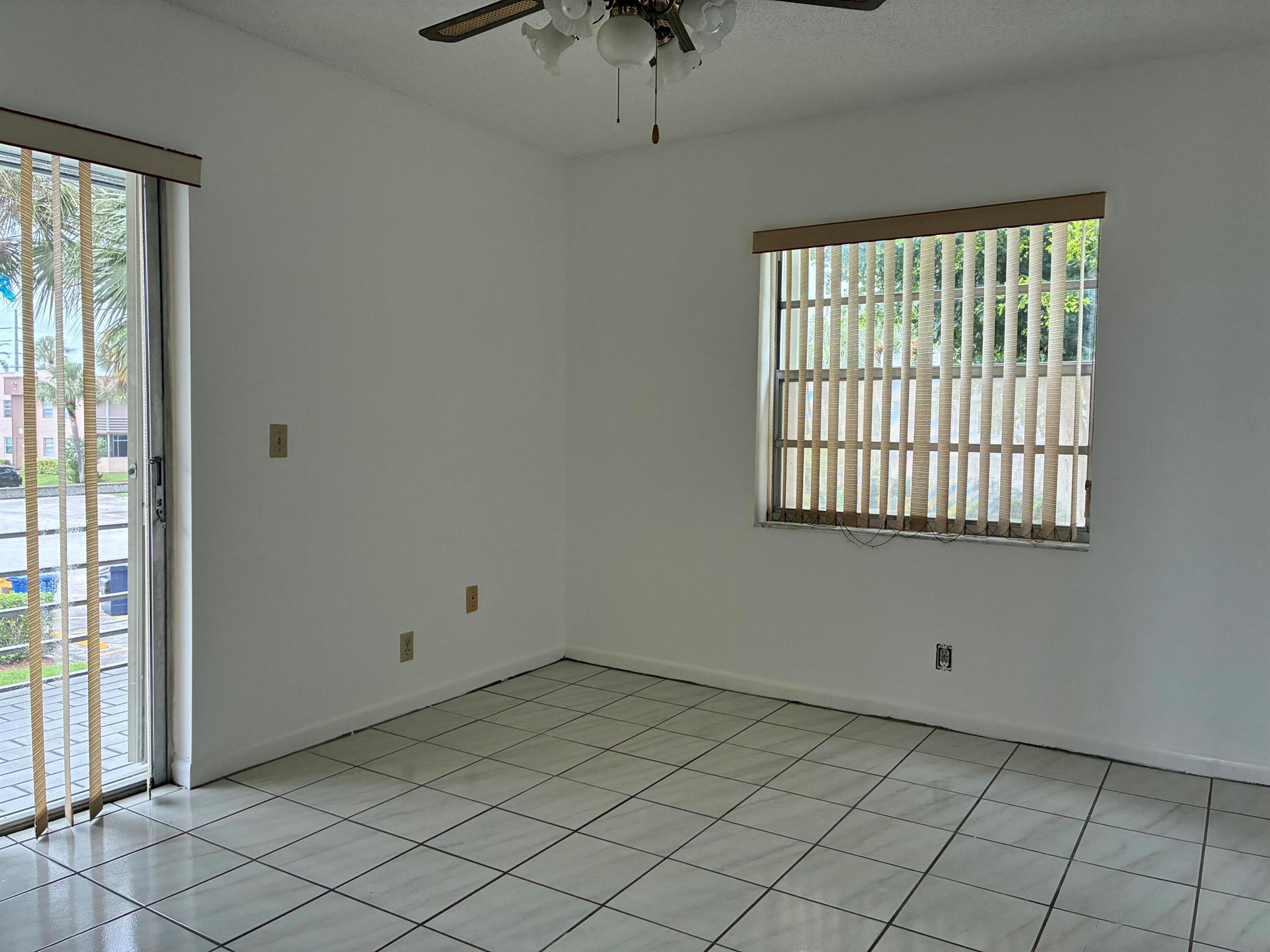 KINGS POINT BURGUNDY COND - Residential