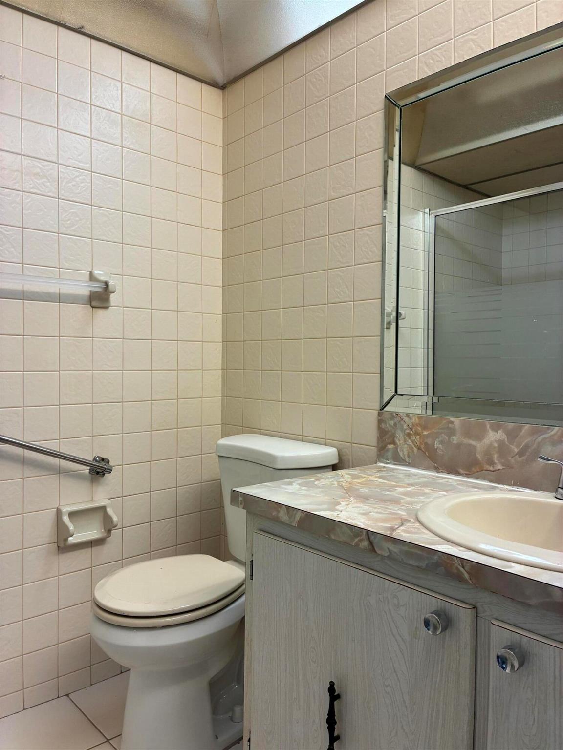 KINGS POINT BURGUNDY COND - Residential