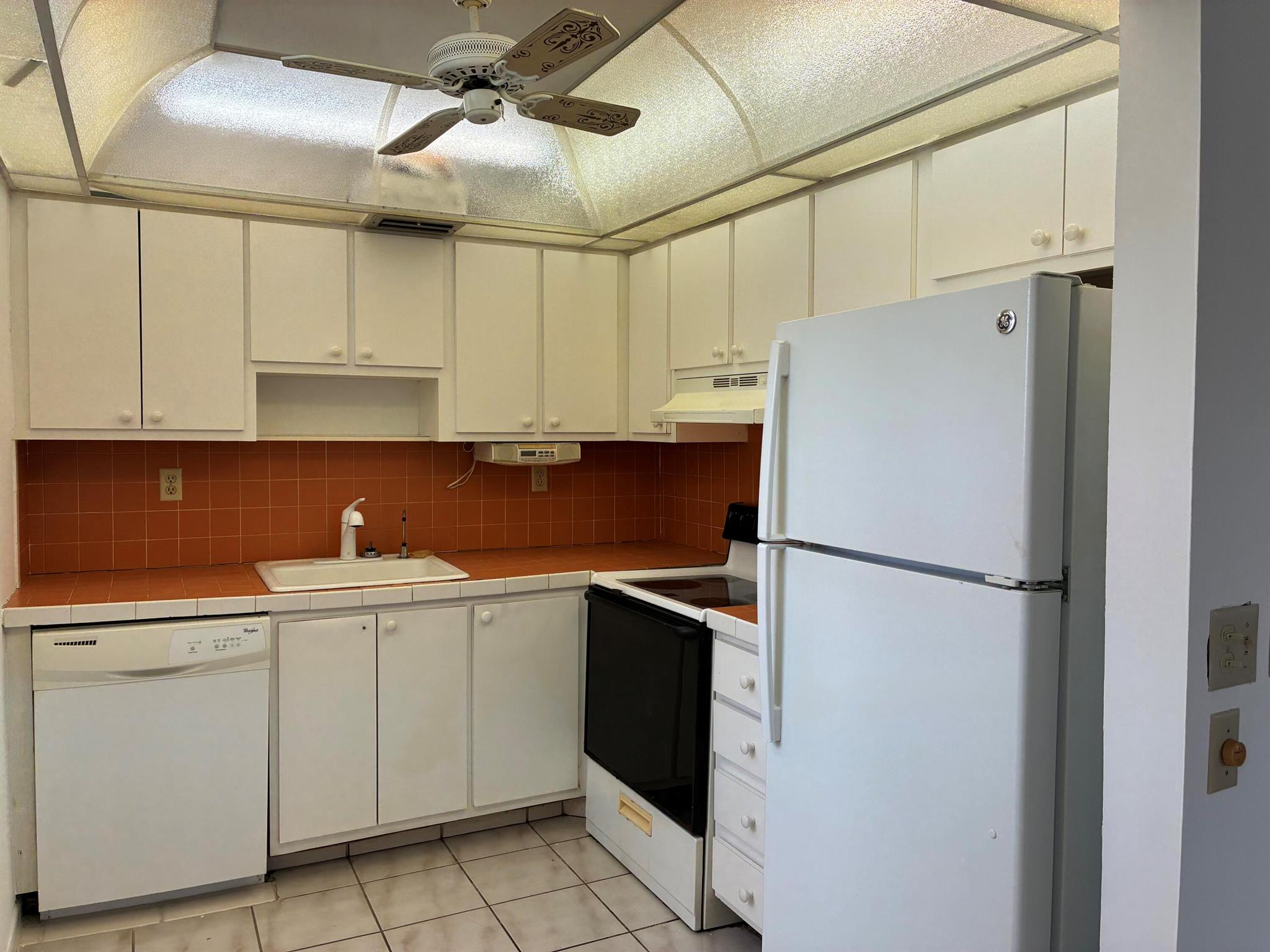 KINGS POINT BURGUNDY COND - Residential