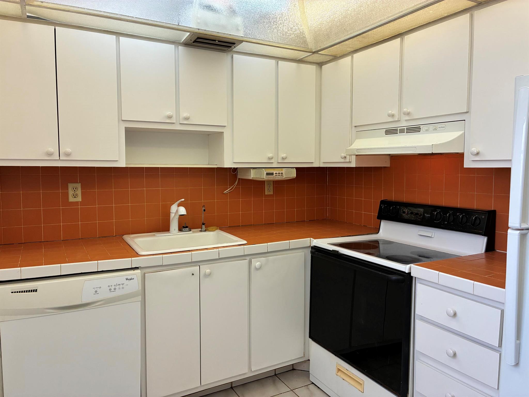 KINGS POINT BURGUNDY COND - Residential