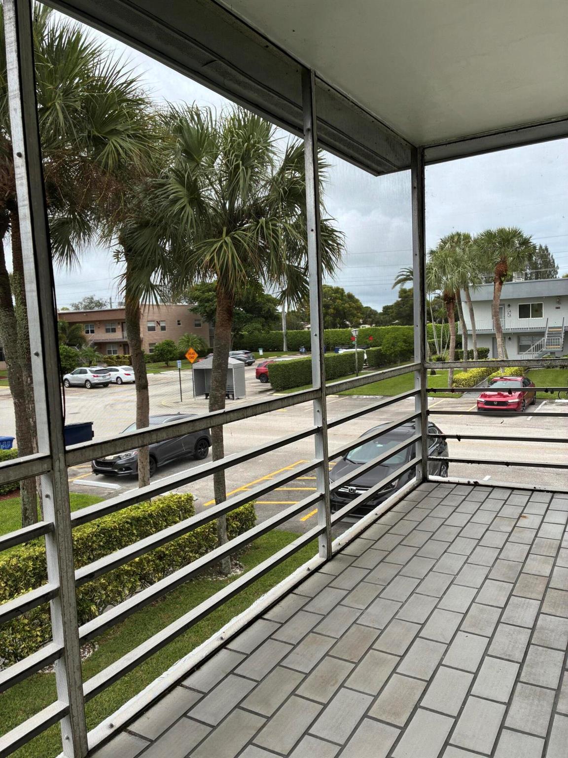 KINGS POINT BURGUNDY COND - Residential