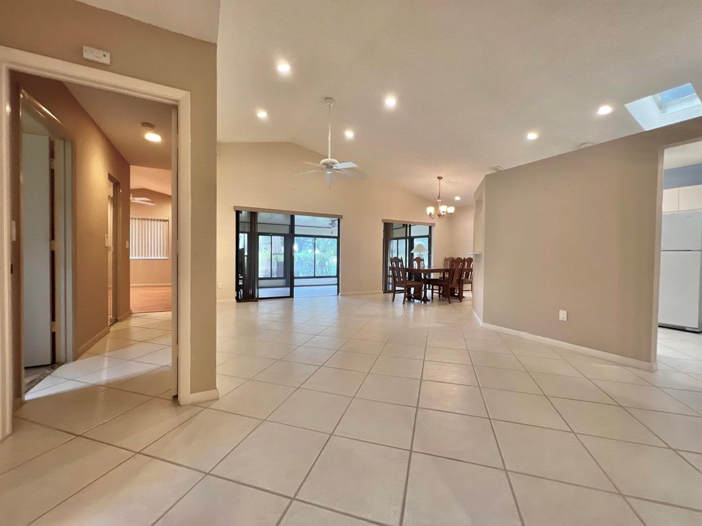 Photo of 9 W Chesterfield Drive, Boynton Beach, FL 33426 (MLS # R10976247)