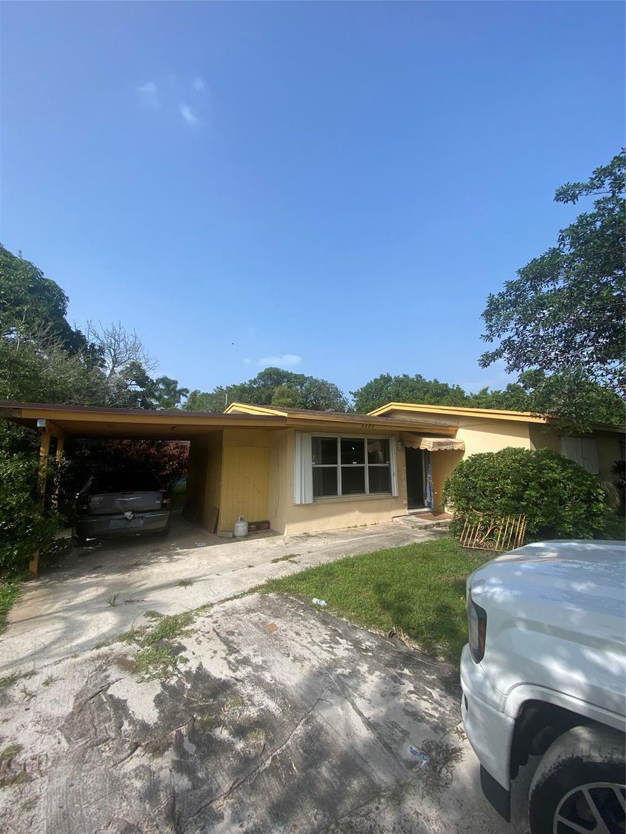 3 bed 2 bath single family home. Property is being sold "As-Is". It will need a full remodel. Home was previously used as a long term rental. Roof is older and more than likely needs replacement in the near future. Seller is looking for a cash buyer that has done all their due diligence before writing up an offer. EMD no less than $5,000.