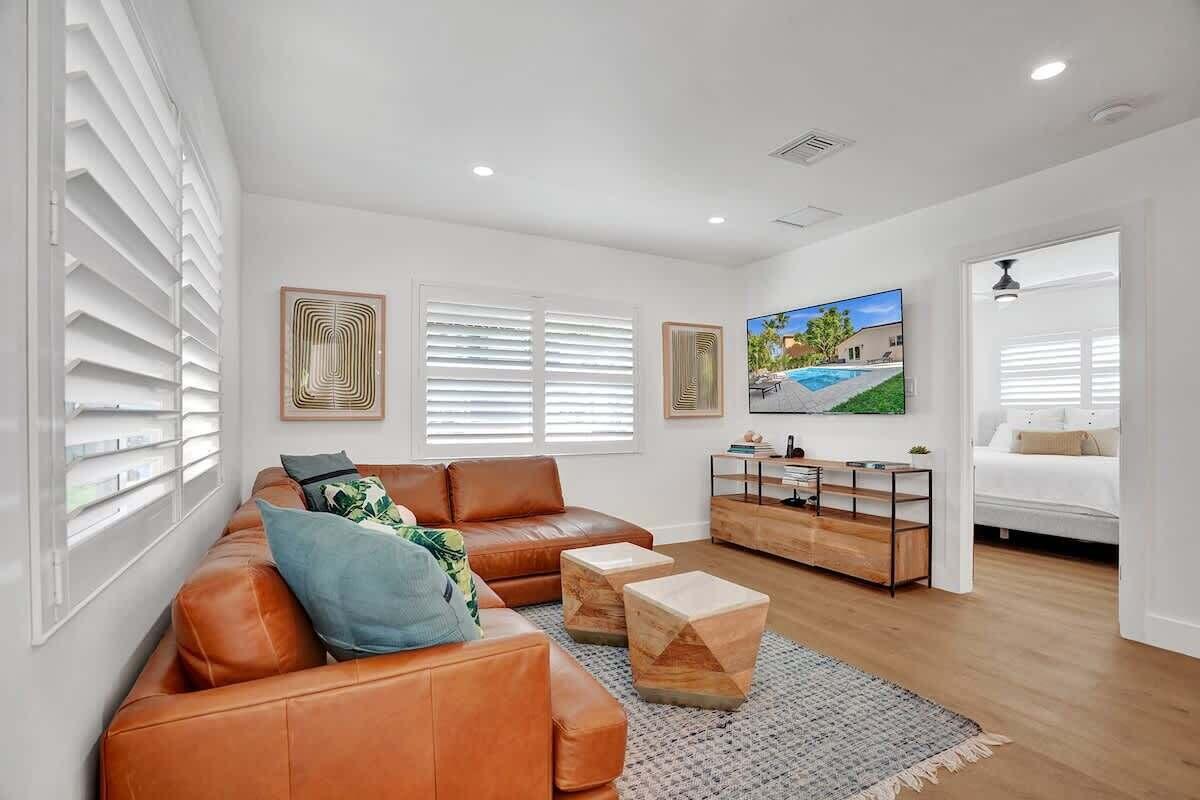 1043 N Victoria Park Road 1-2