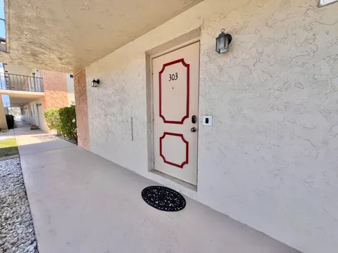 720 N Dixie Highway Unit 303, Lantana, FL MLS: R11075844
