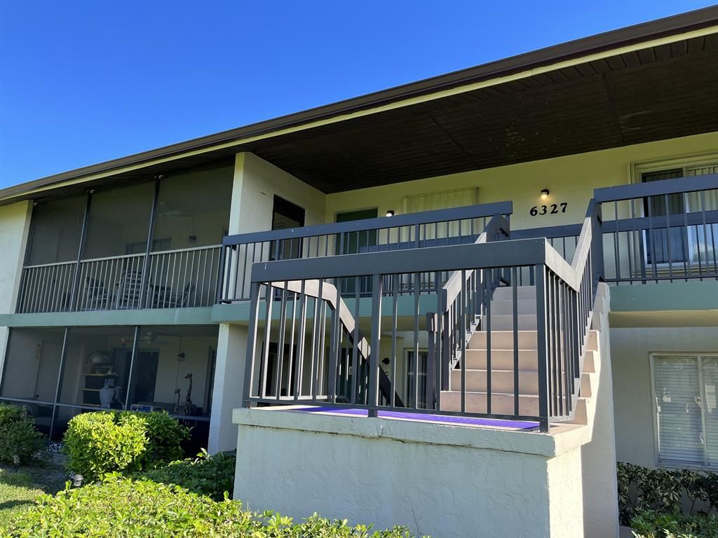 Photo of 6327 Chasewood Drive #G, Jupiter, FL 33458 (MLS # R10838673)