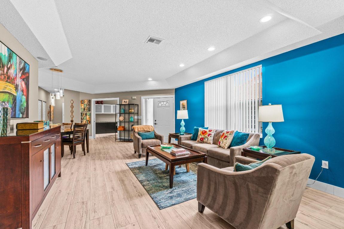 PALM ISLES - Residential