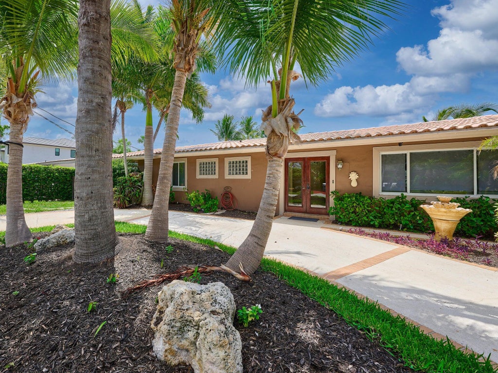 Photo of 2810 NE 48th Court, Lighthouse Point, FL 33064 (MLS # B26078161)