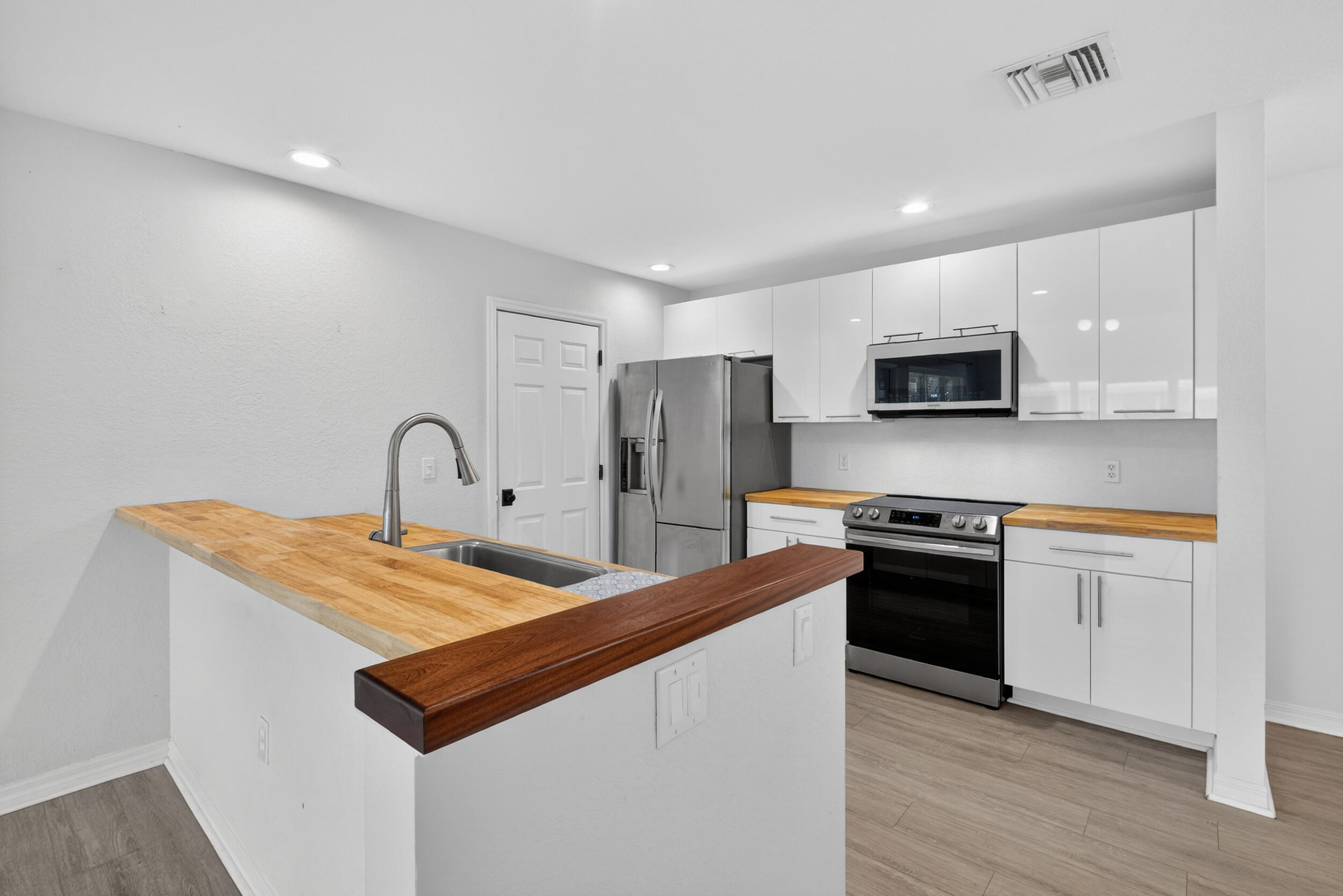 THE PRESERVE AT THE SAVANNAHS CONDOMINIUM - Residential