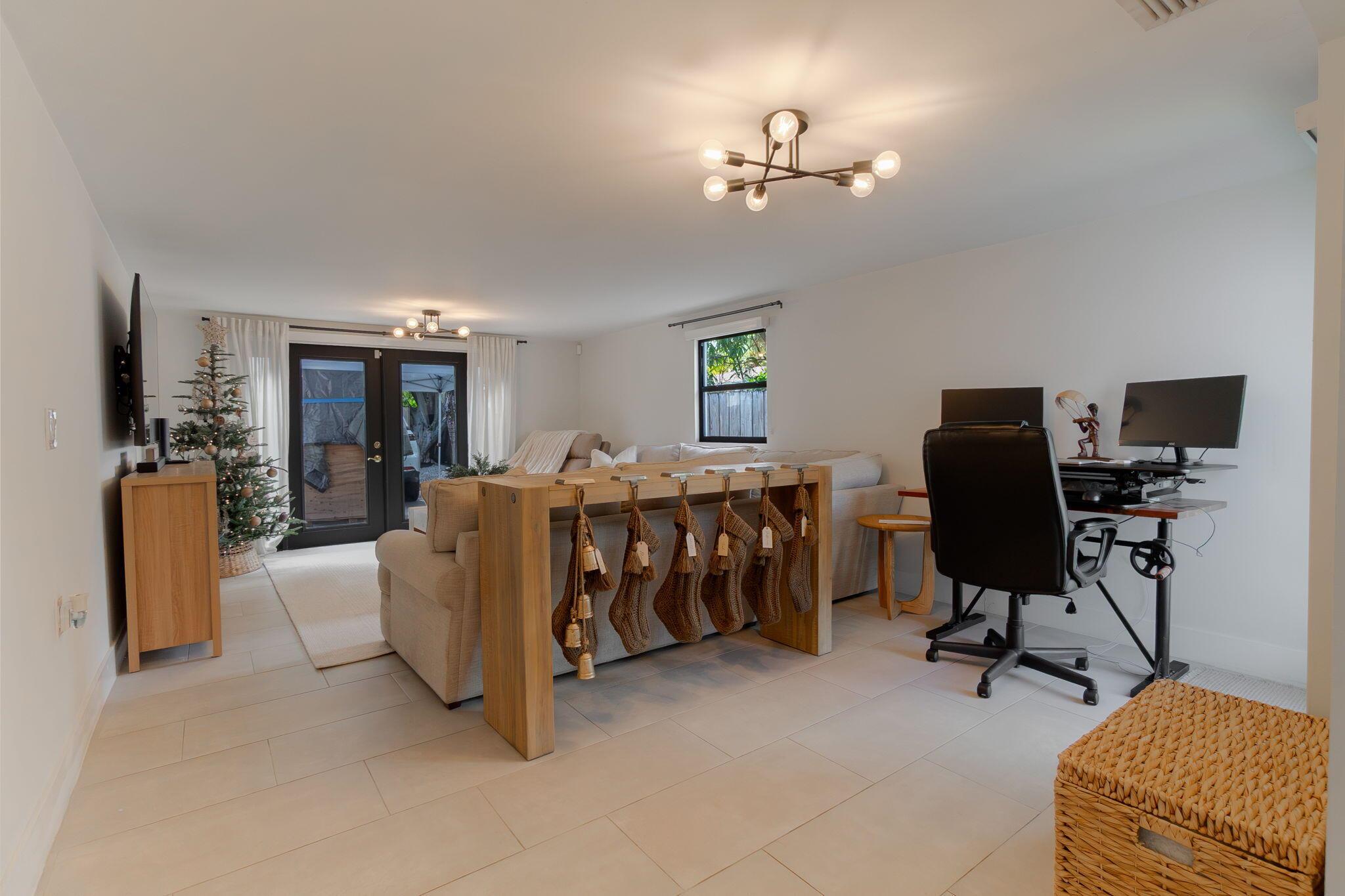 LAUDERDALE GARDENS - Residential