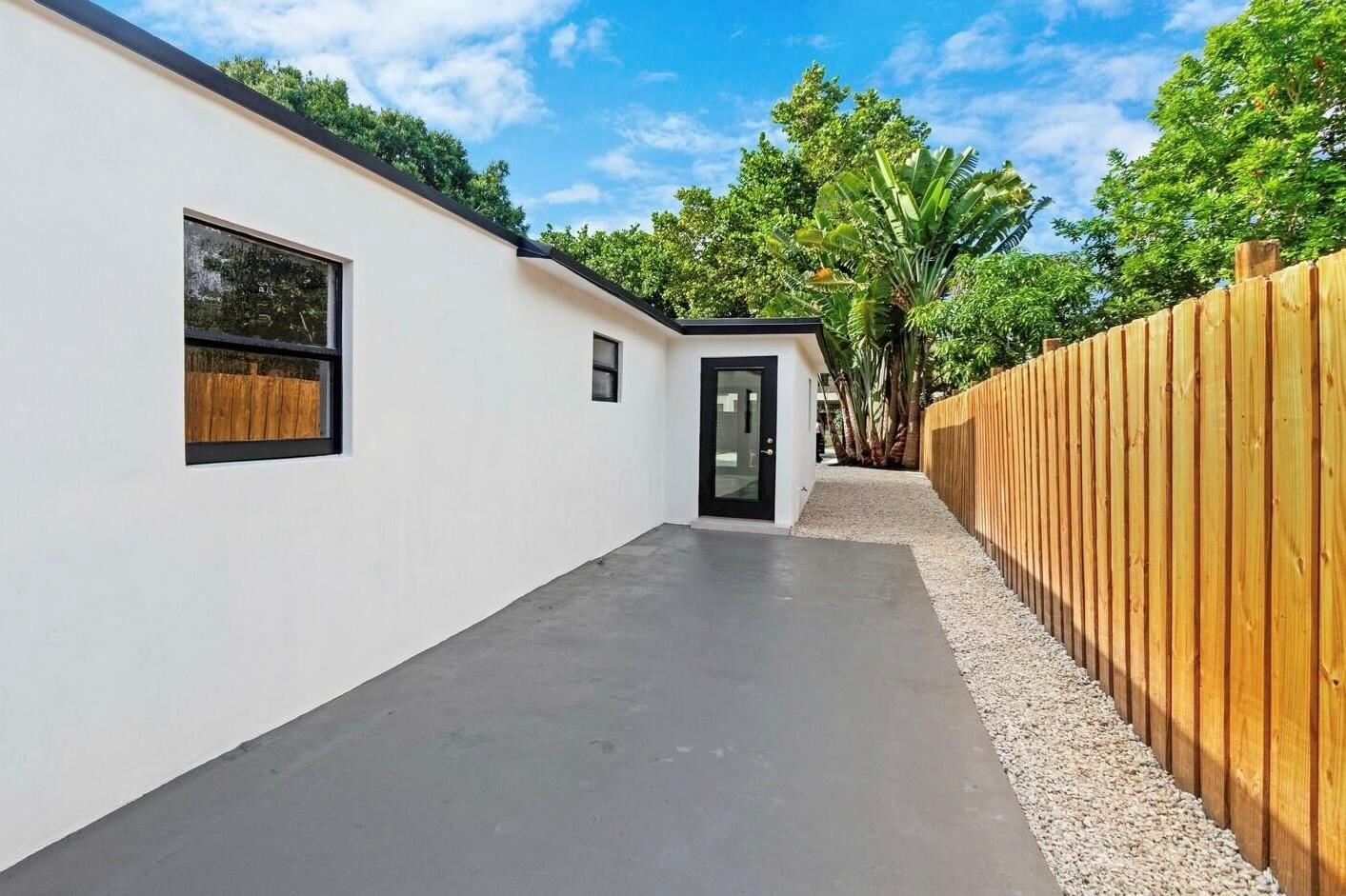 LAUDERDALE GARDENS - Residential