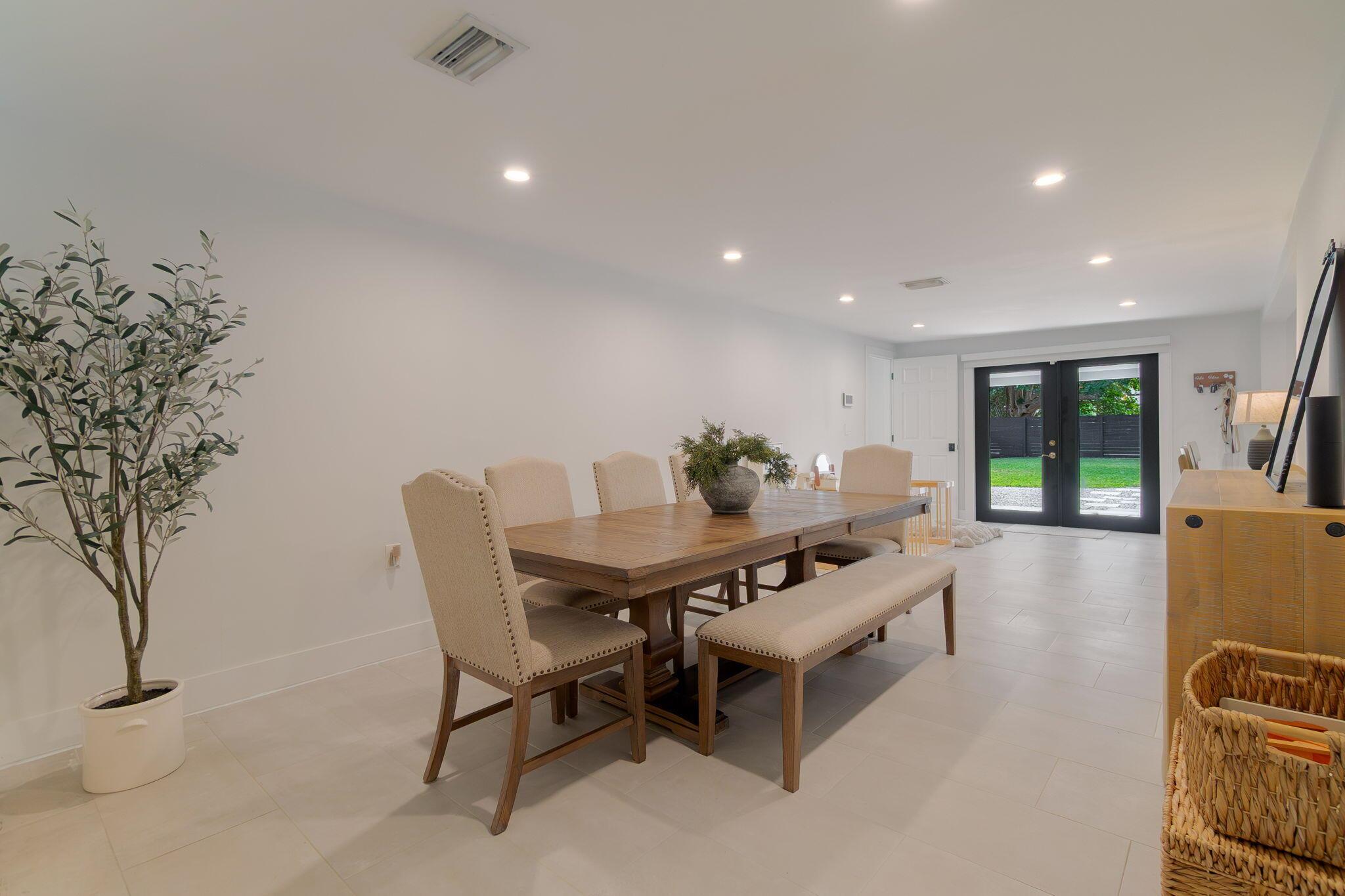 LAUDERDALE GARDENS - Residential