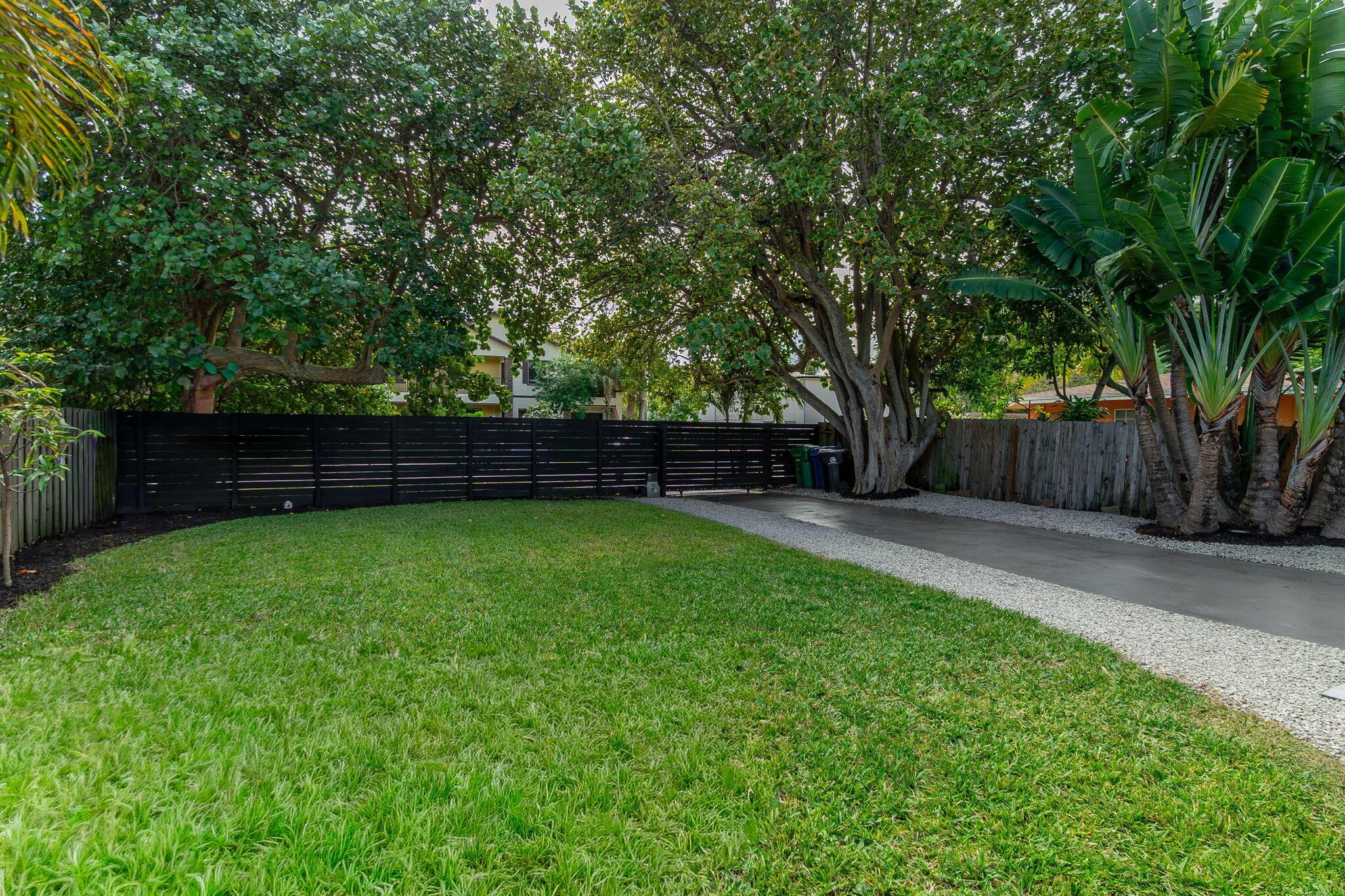 LAUDERDALE GARDENS - Residential