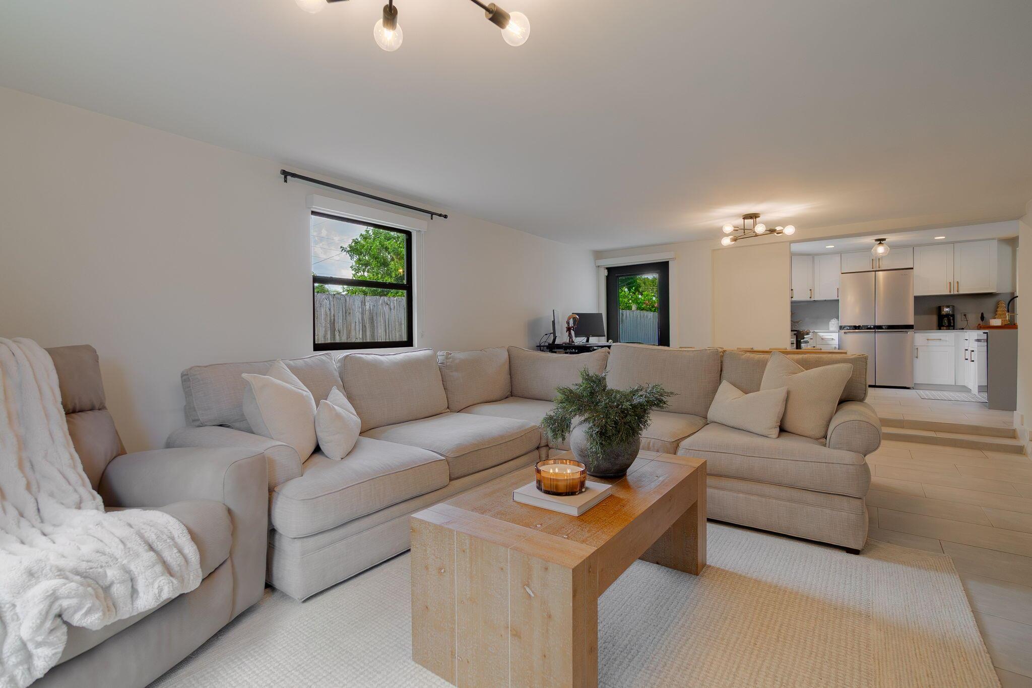 LAUDERDALE GARDENS - Residential