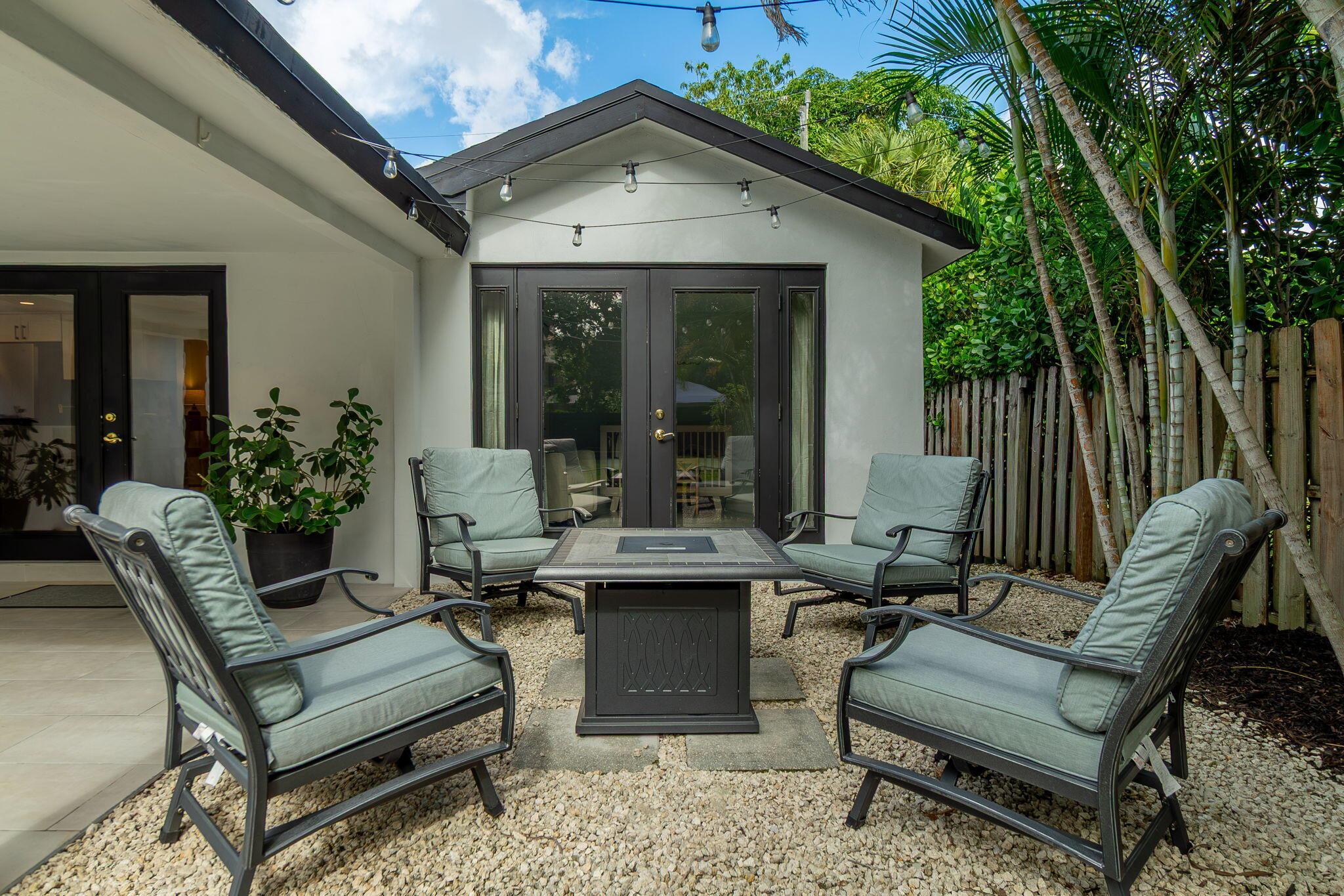 LAUDERDALE GARDENS - Residential