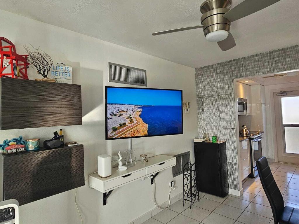 505 N Riverside Drive 12a