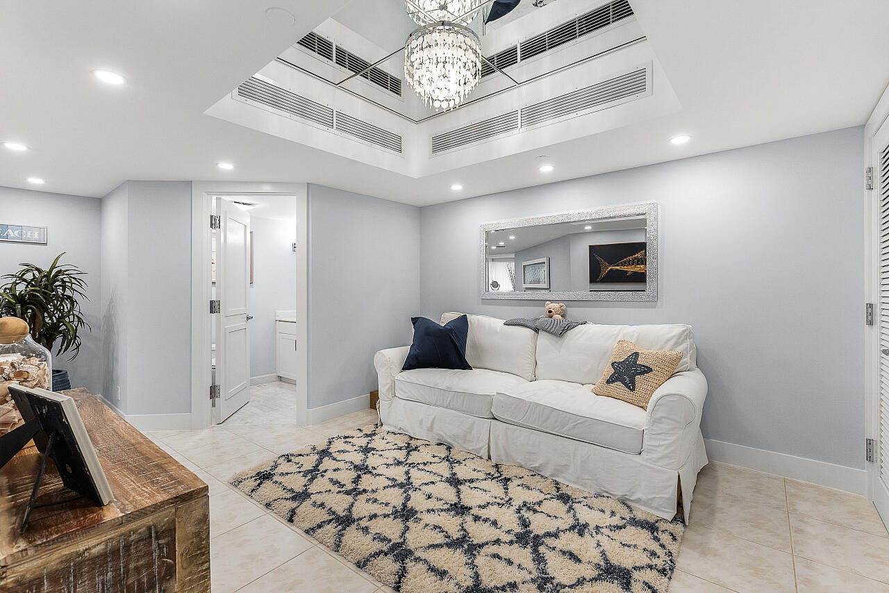 100 Lakeshore Drive 252