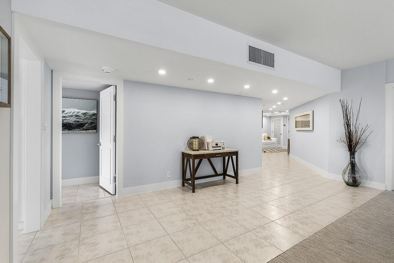 100 Lakeshore Drive 252