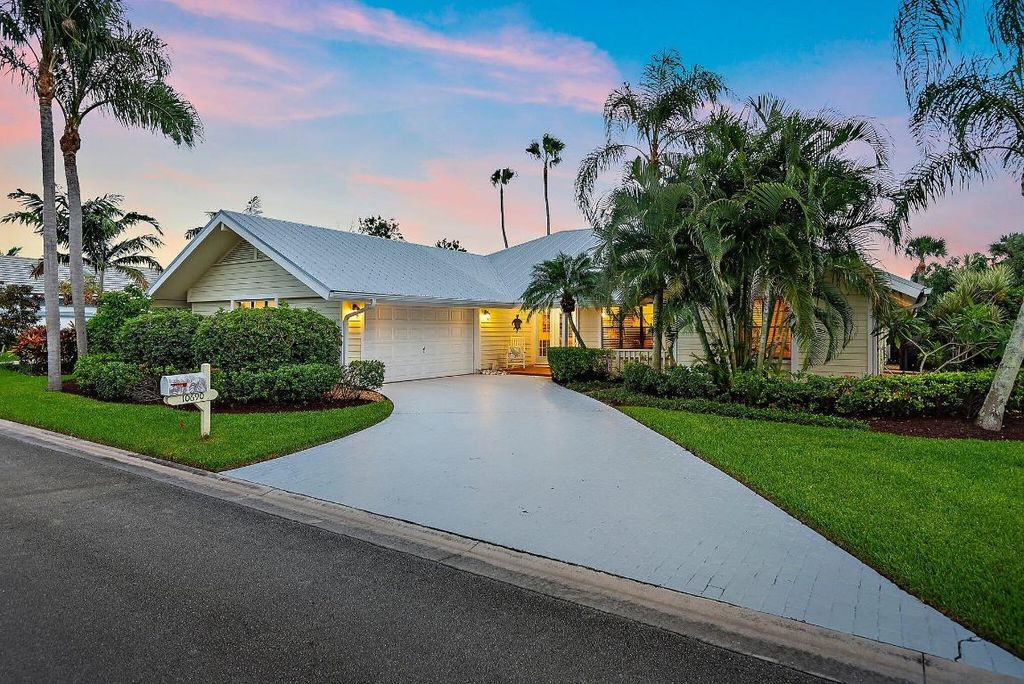 Photo of 10690 SE Jupiter Narrows Drive, Hobe Sound, FL 33455 (MLS # R11123904)