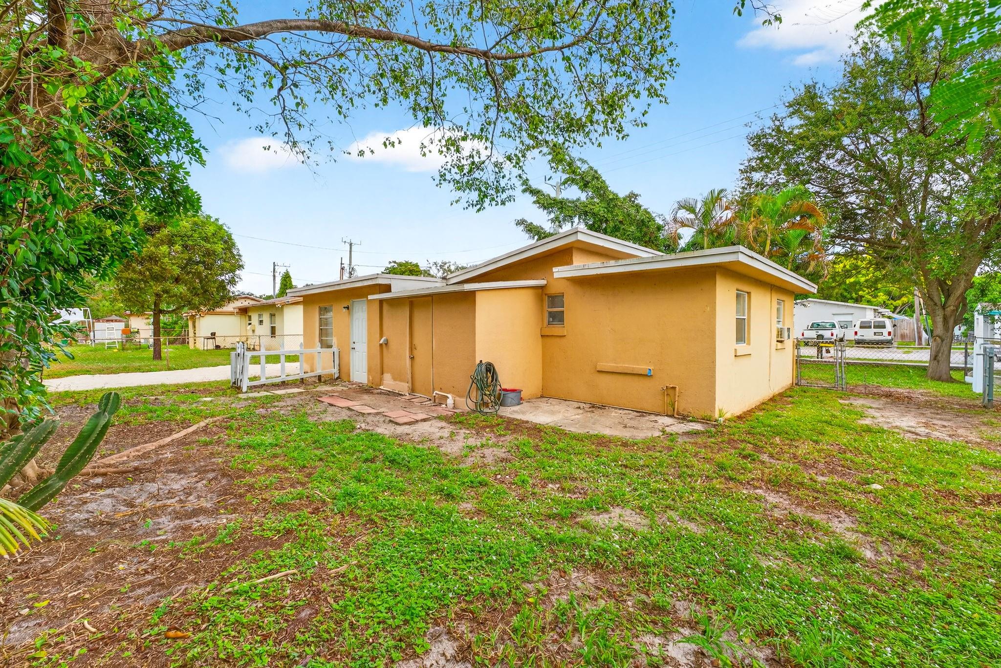 Hollywood Country Estates - Residential Lease