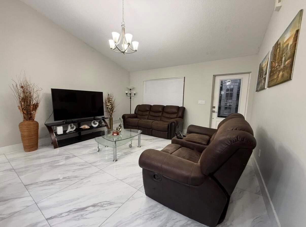 PORT ST LUCIE SECTION 9 - Residential Lease