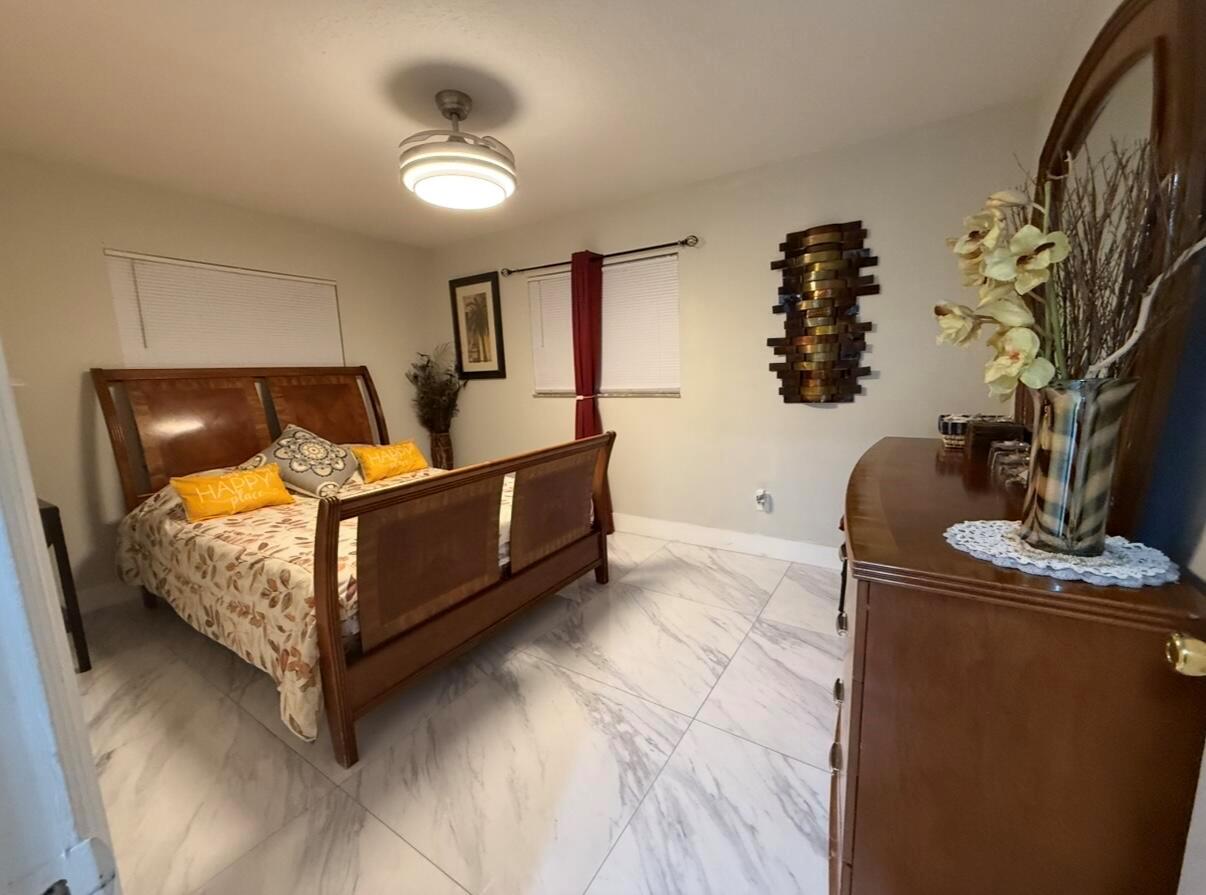 PORT ST LUCIE SECTION 9 - Residential Lease