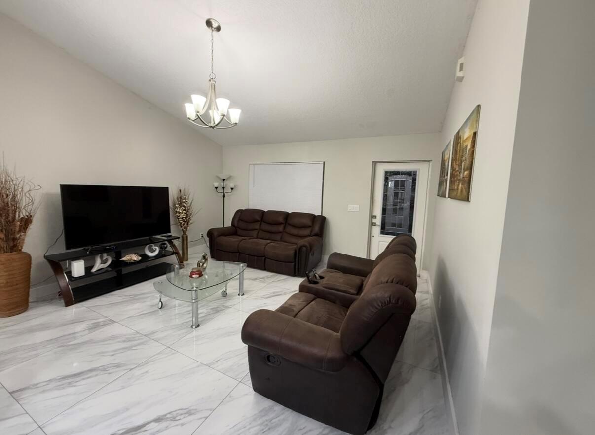 PORT ST LUCIE SECTION 9 - Residential Lease