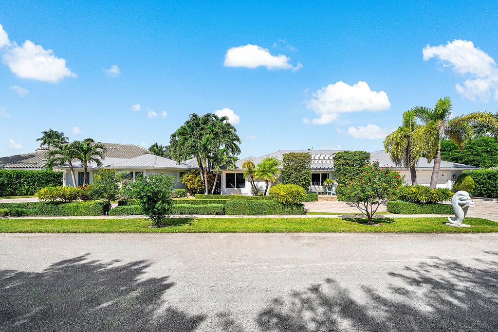 7425 NE Bay Cove Court
