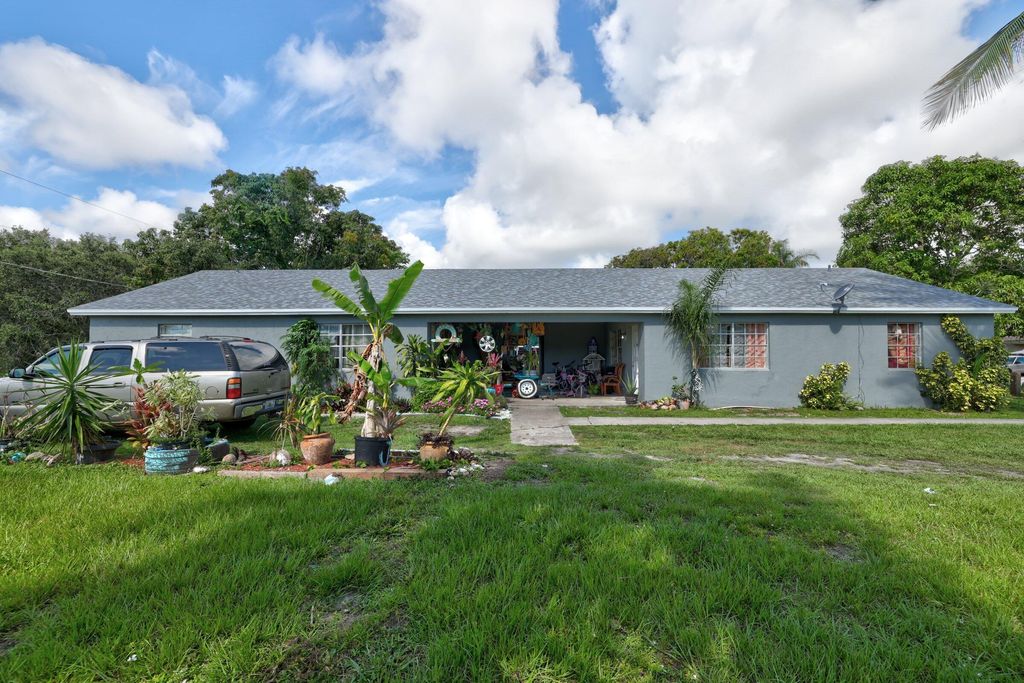 Photo of 3166 SE Garden Street, Stuart, FL 34997 (MLS # R10804987)