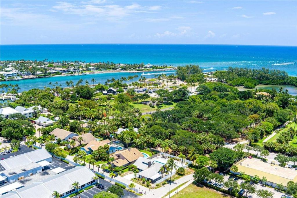 Photo of 901 Sandy Oaks Drive, Jupiter, FL 33477 (MLS # R11095081)