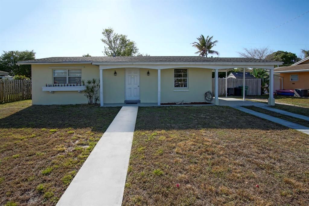 Photo of 775 SE Solaz Avenue, Port St Lucie, FL 34983 (MLS # R10875346)