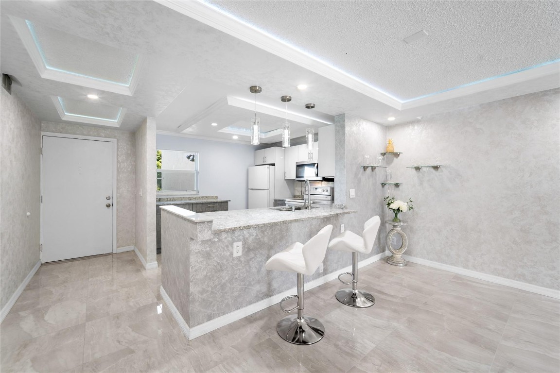 VILLAGE ROYALE GREENWOOD - Residential