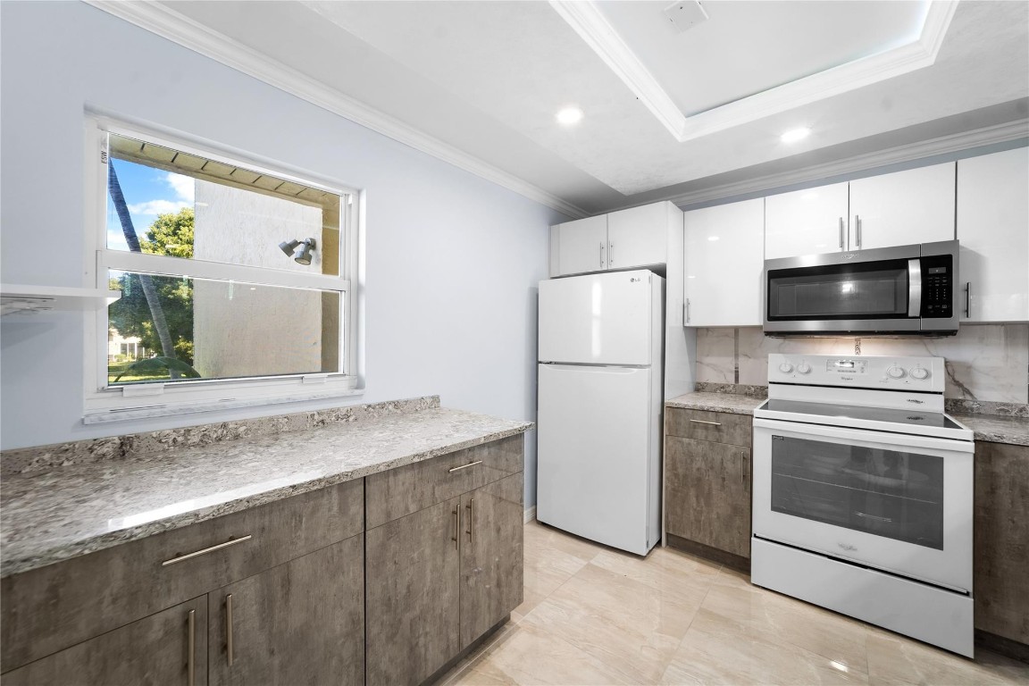 VILLAGE ROYALE GREENWOOD - Residential