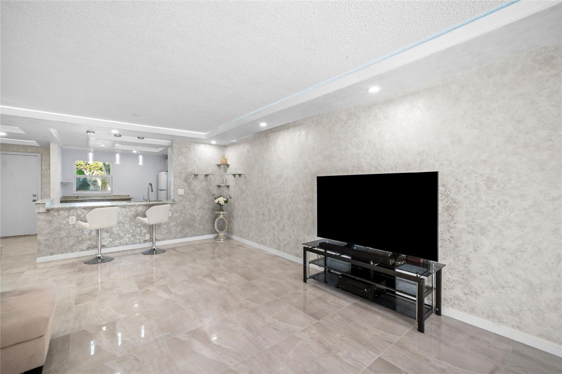 VILLAGE ROYALE GREENWOOD - Residential