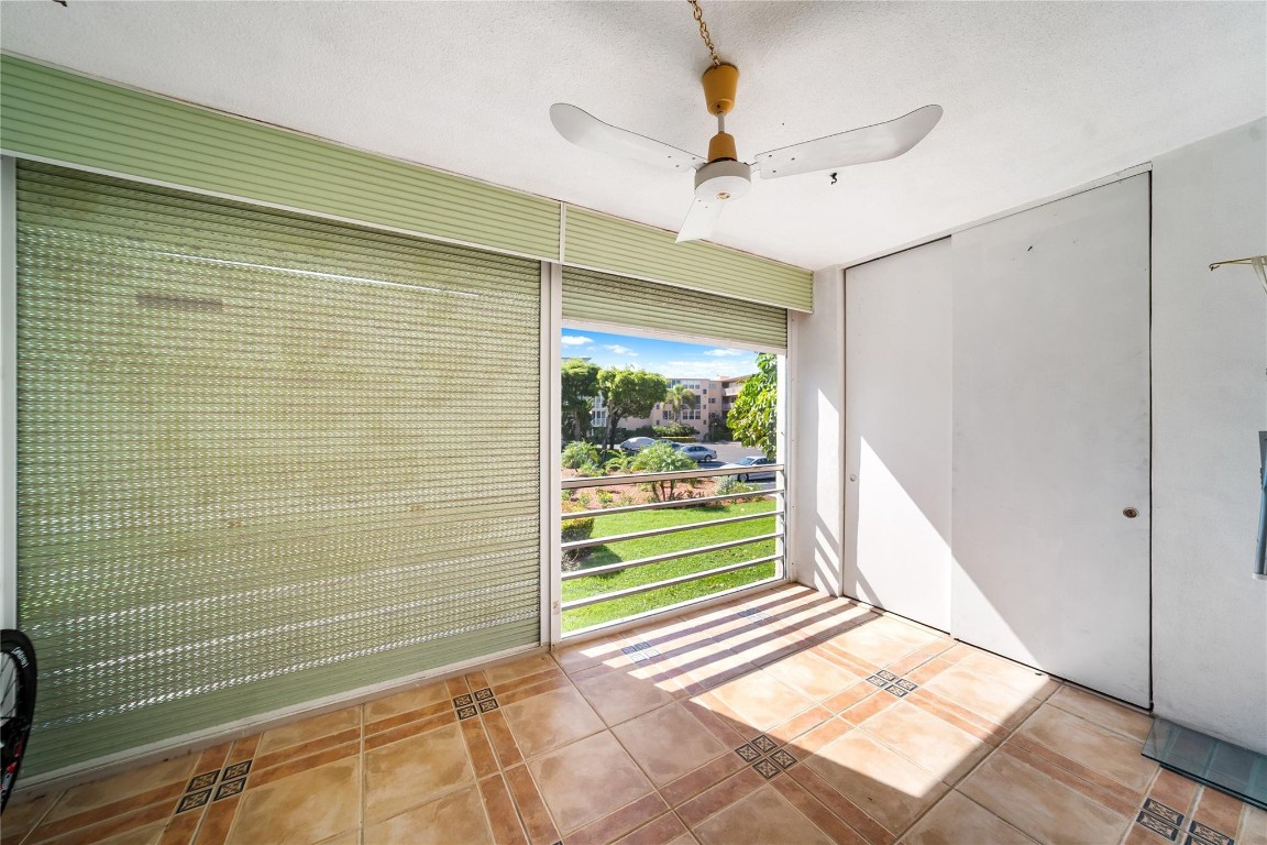 VILLAGE ROYALE GREENWOOD - Residential