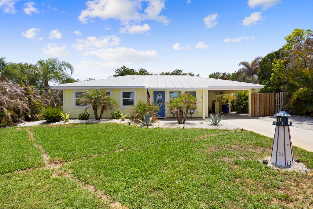 Photo of 8704 SE Jardin Street, Hobe Sound, FL 33455 (MLS # B26025792)