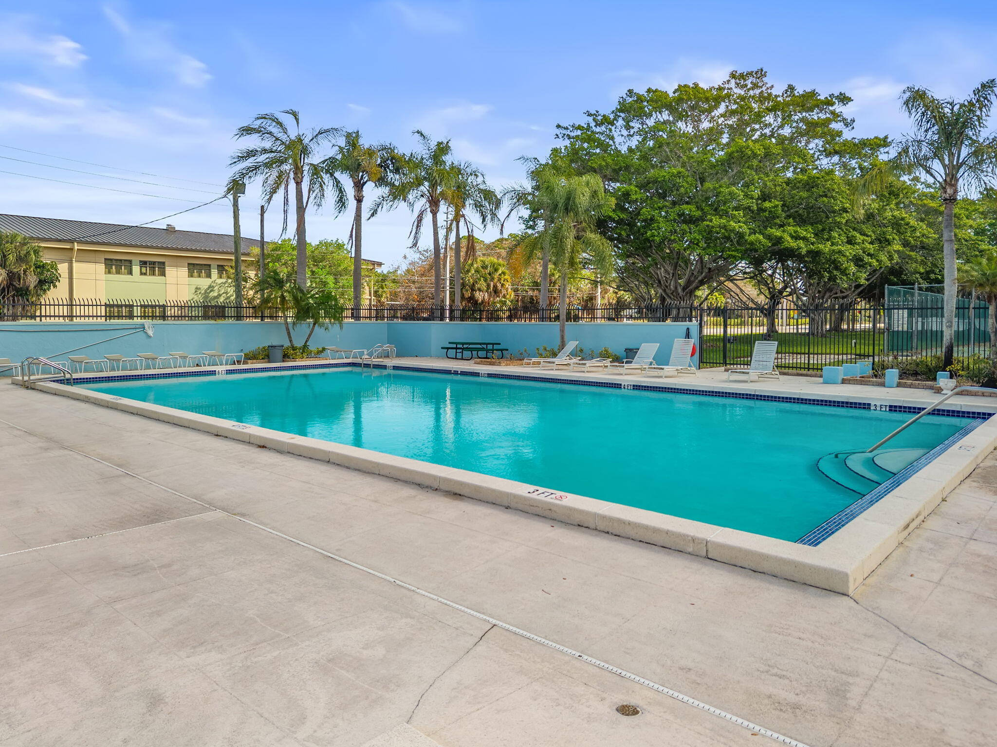 PALM CLUB WEST VILLAGE 2 - Residential