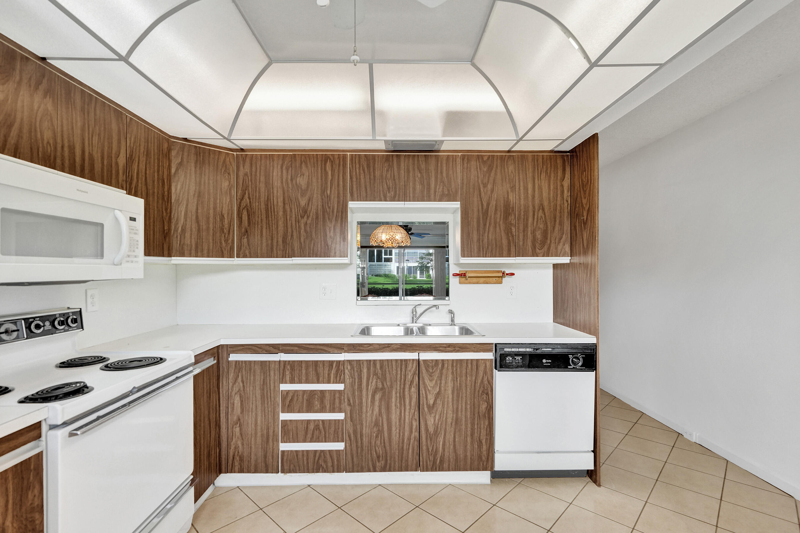 LUCAYA VILLAGE 1-C CONDO - Residential