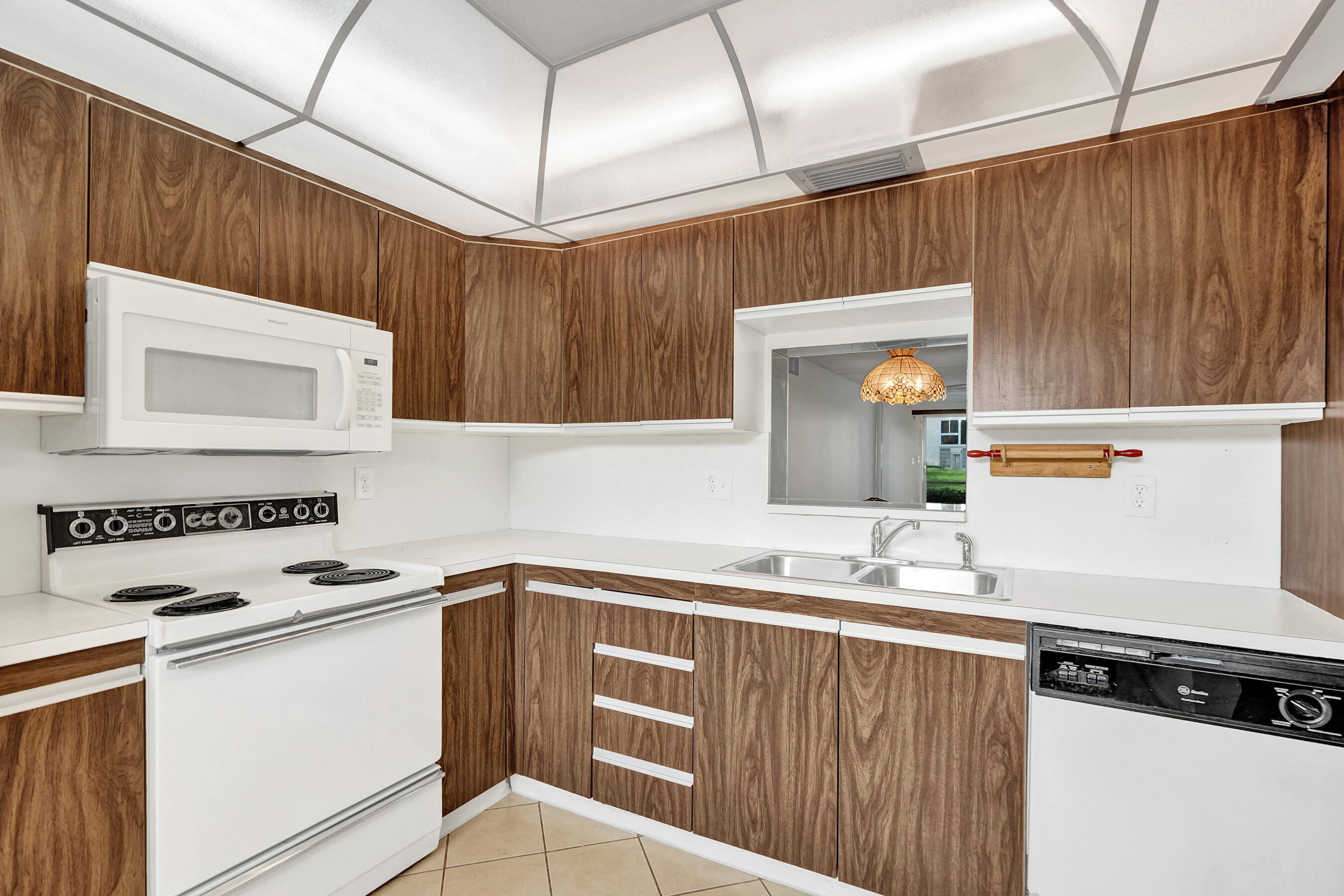 LUCAYA VILLAGE 1-C CONDO - Residential