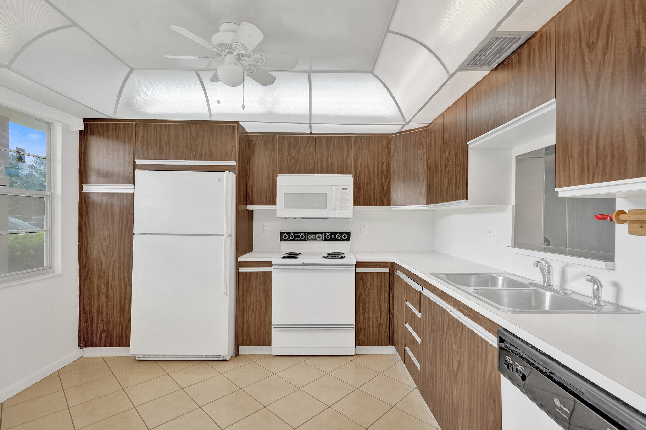 LUCAYA VILLAGE 1-C CONDO - Residential