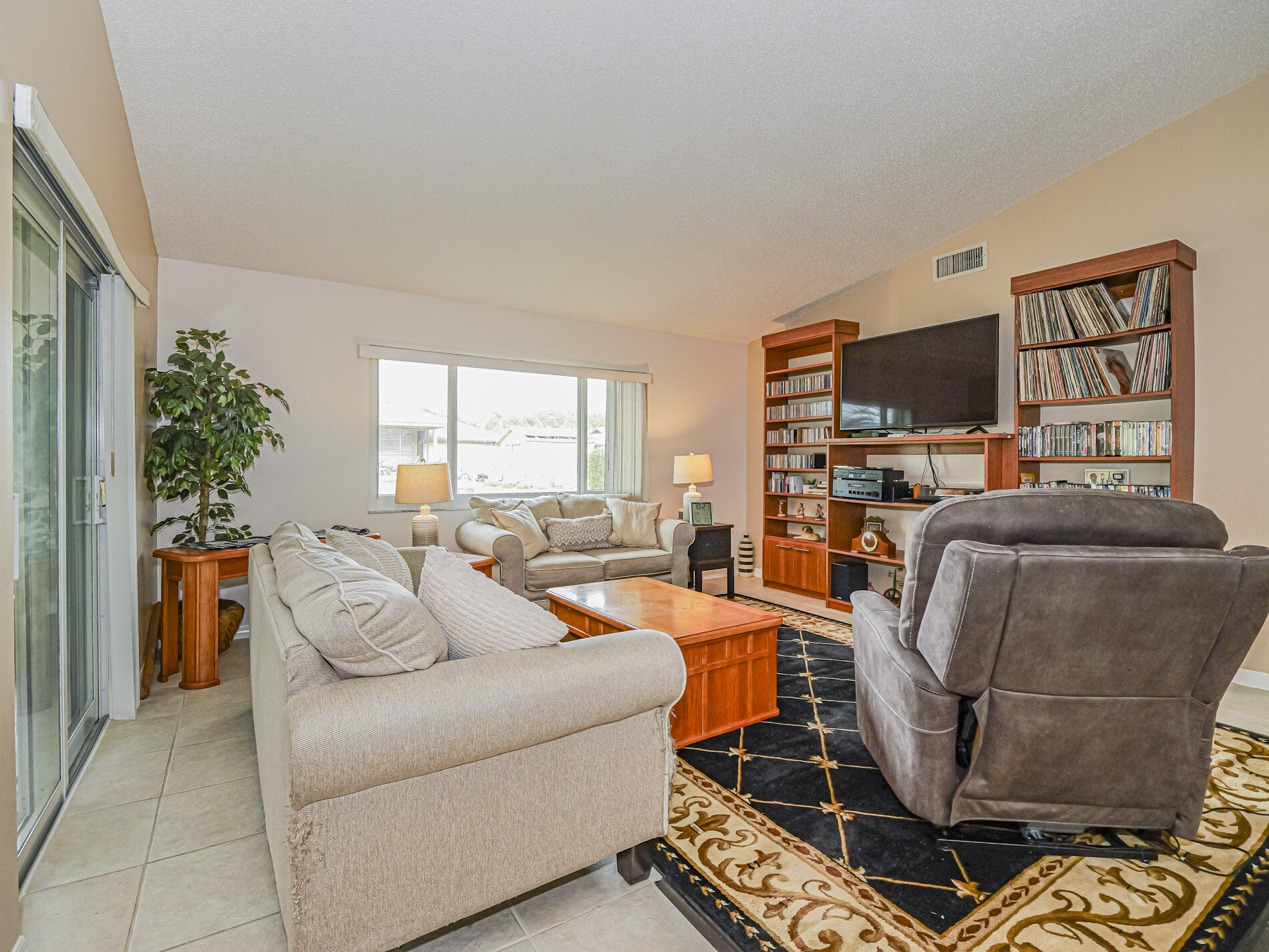 HOLIDAY PINES SUBDIVISION PHASE I - Residential