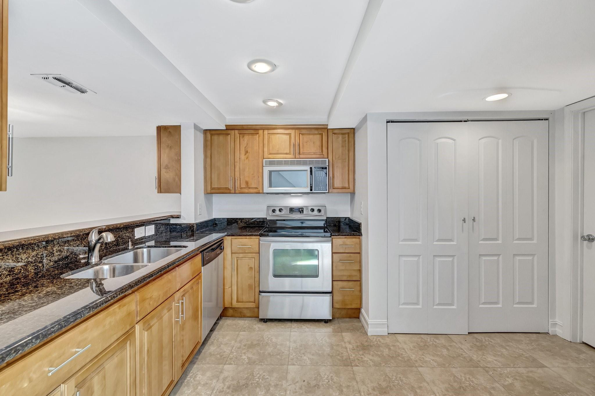 FOOTBRIDGE TOWNHOUSE - Residential