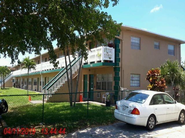 CORNER UNIT- Updated 1/1 overlooking a lake! Water/sewer/trash included. Within walking distance to City Park, featuring a basketball court, pool, and water slide. Minutes away from Hardrock Casino. Laundry facility on-site, with newer machines! One parking spot that fits two cars vertically. No last Month is required! It will not last!
24-hour video surveillance.