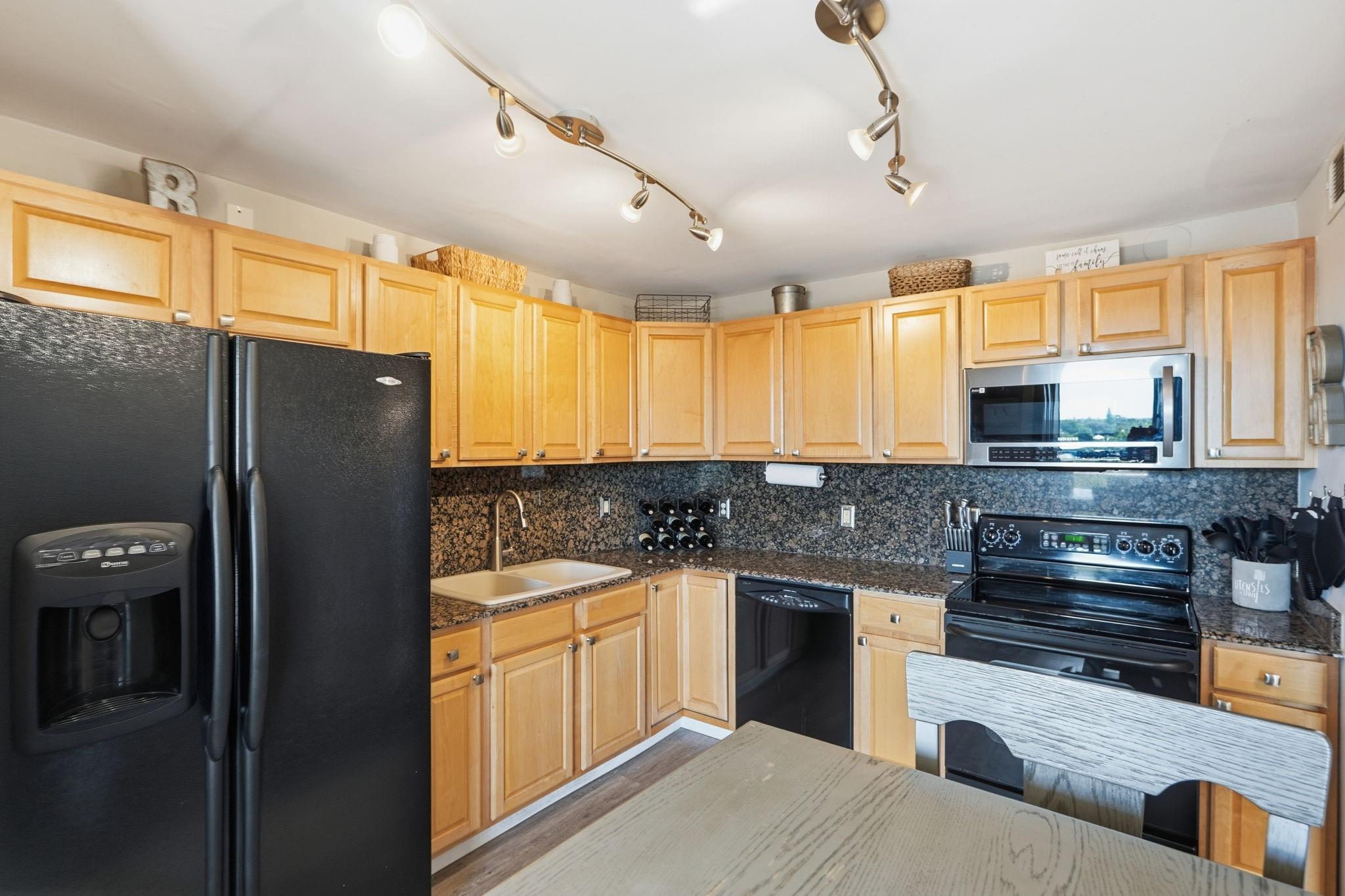 HILLSBORO LANDINGS CONDO - Residential