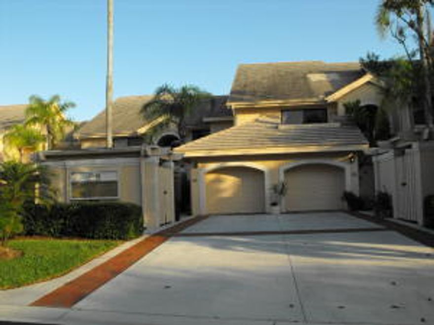 EXCELLENT WATER VIEW. GLASSED IN PORCH.
Rented  for January, February and March.Need 24 hours to show. Closing after April 15th.