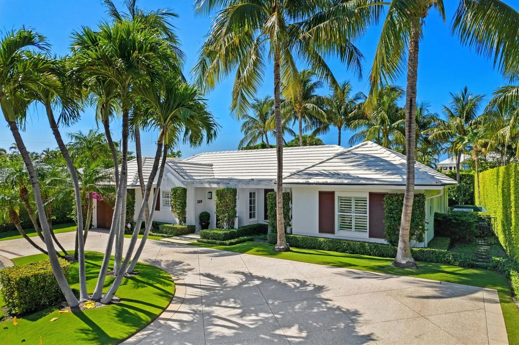 Photo of 209 Bermuda Lane, Palm Beach, FL 33480 (MLS # R10924901)